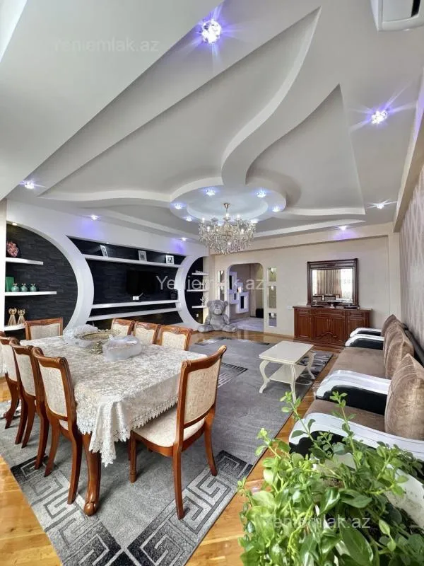 Satılır 3 otaqlı yeni tikili 155 m²