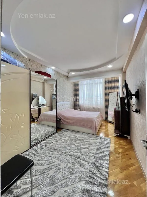 Satılır 3 otaqlı yeni tikili 155 m²