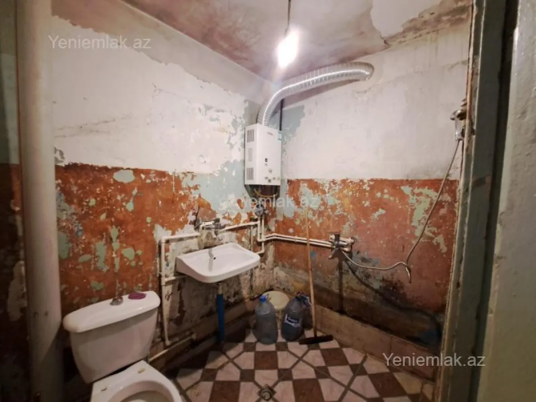 Satılır 1 otaqlı köhnə tikili 32 m²