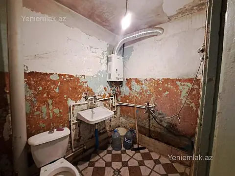 Satılır 1 otaqlı köhnə tikili 32 m²