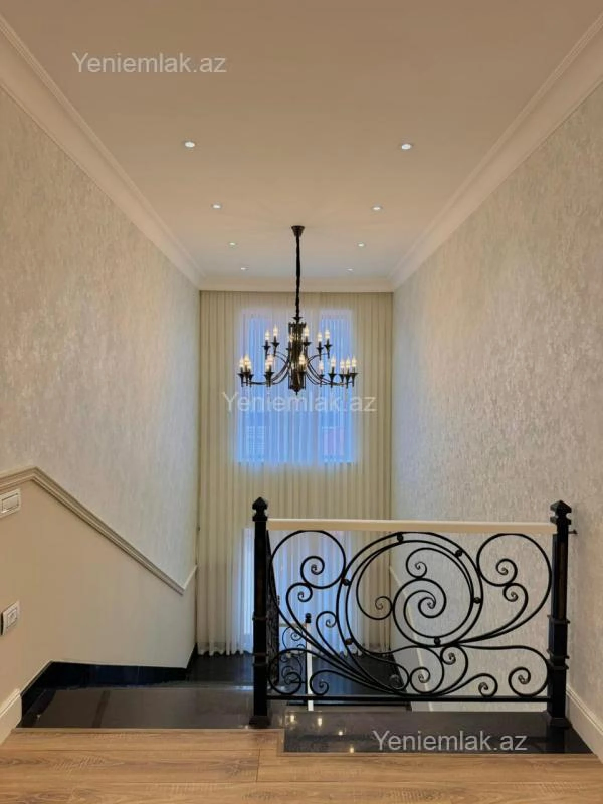 Satılır 5 otaqlı həyət evi 450 m²