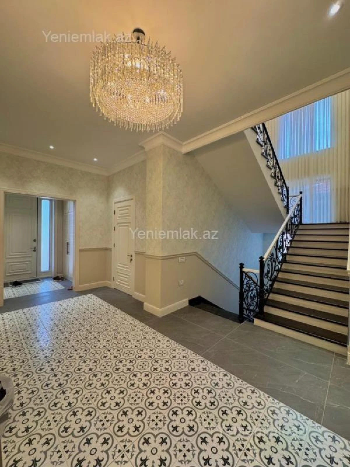 Satılır 5 otaqlı həyət evi 450 m²