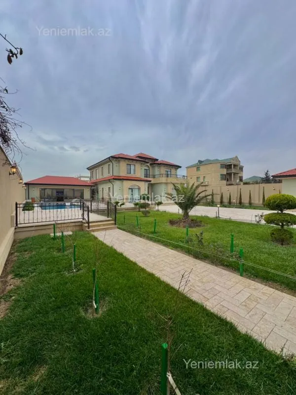 Satılır 5 otaqlı həyət evi 450 m²