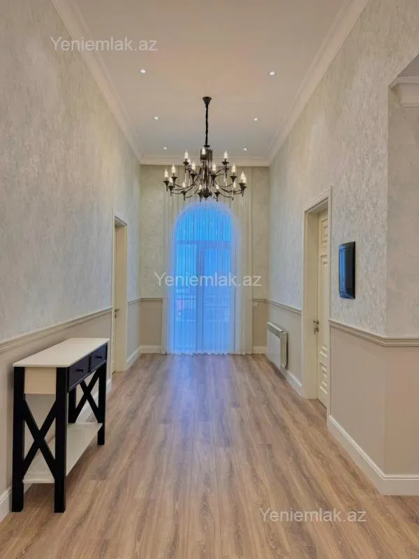 Satılır 5 otaqlı həyət evi 450 m²