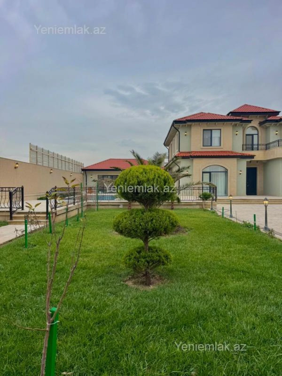 Satılır 5 otaqlı həyət evi 450 m²