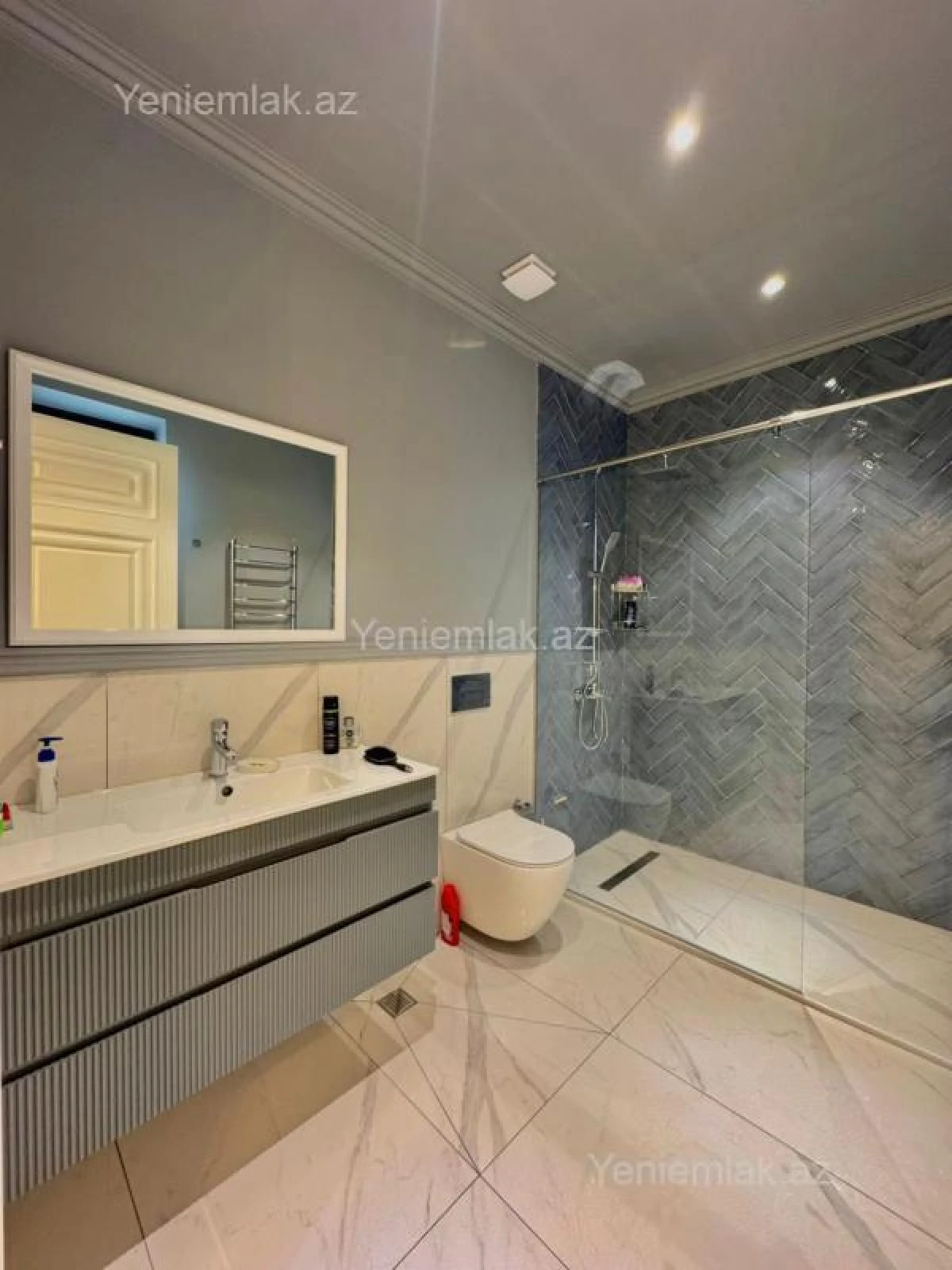 Satılır 5 otaqlı həyət evi 450 m²