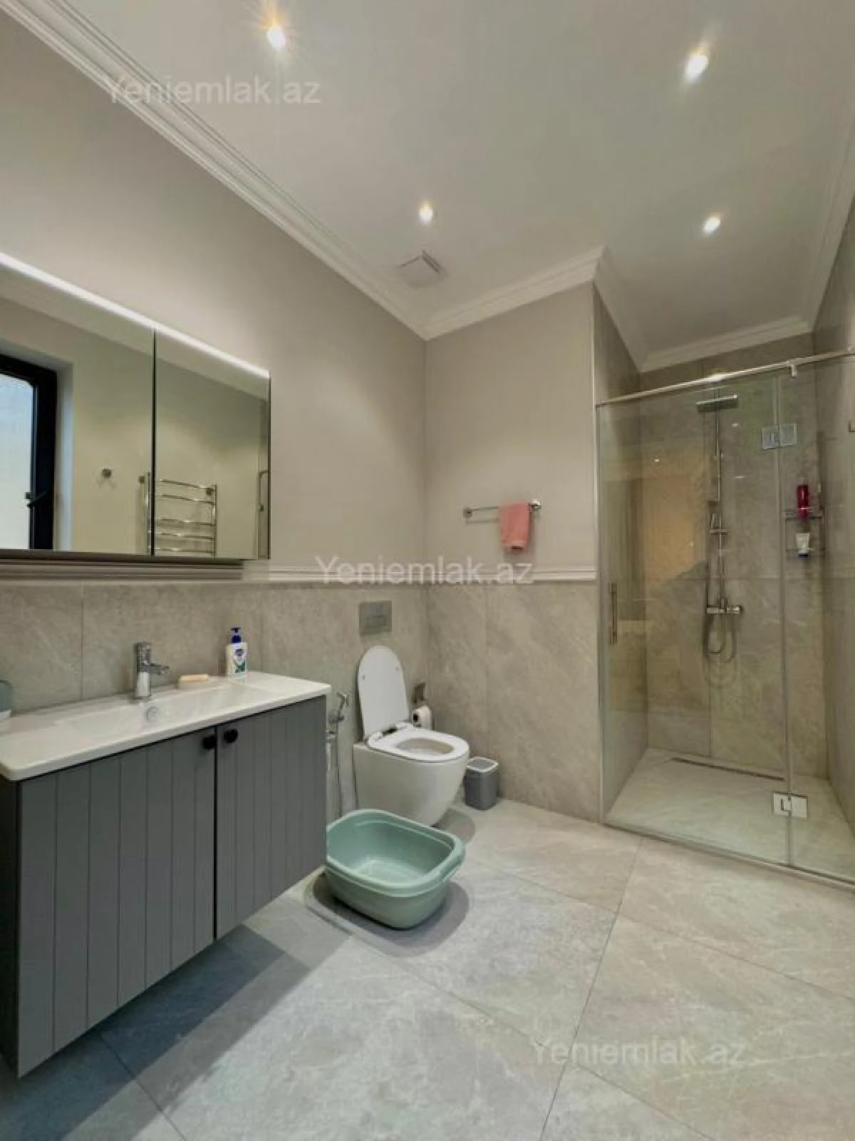 Satılır 5 otaqlı həyət evi 450 m²