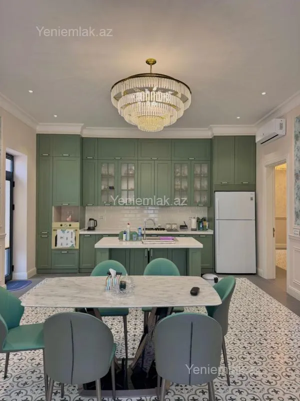 Satılır 5 otaqlı həyət evi 450 m²