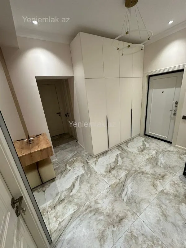 Satılır 3 otaqlı yeni tikili 100 m²