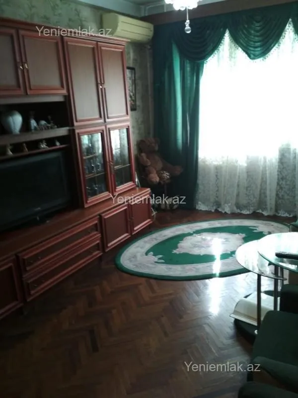 Satılır 2 otaqlı köhnə tikili 60 m²