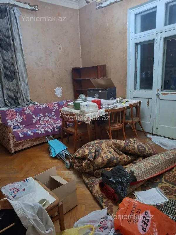 Satılır 3 otaqlı köhnə tikili 75 m²