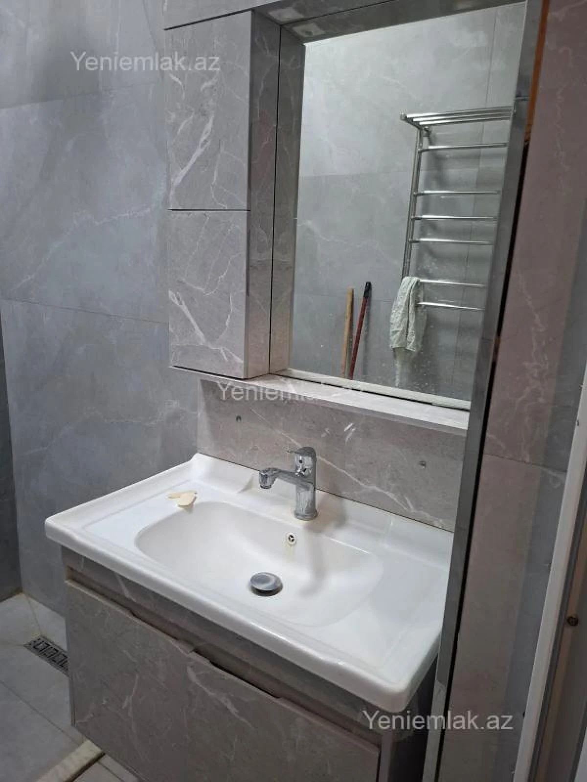 Satılır 3 otaqlı köhnə tikili 75 m²