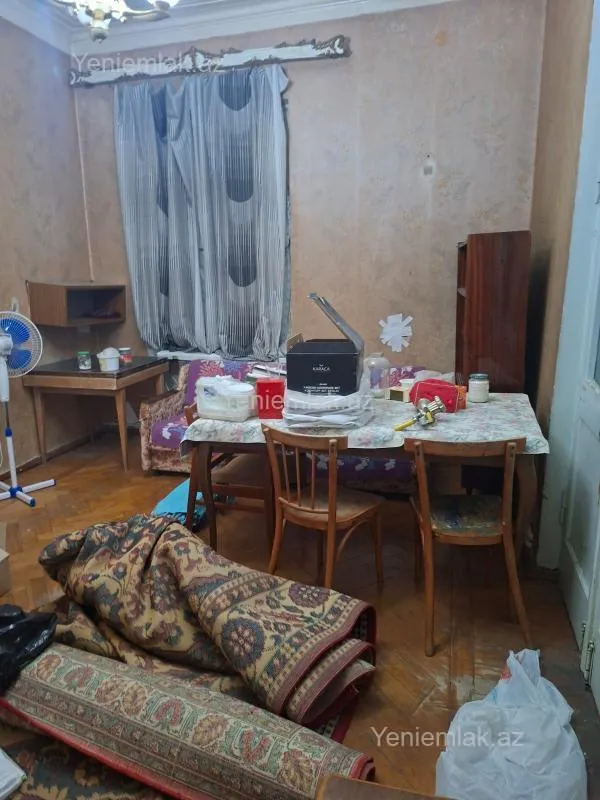 Satılır 3 otaqlı köhnə tikili 75 m²