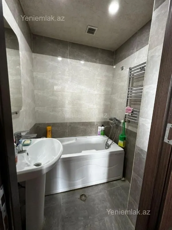 Satılır 3 otaqlı yeni tikili 85 m²