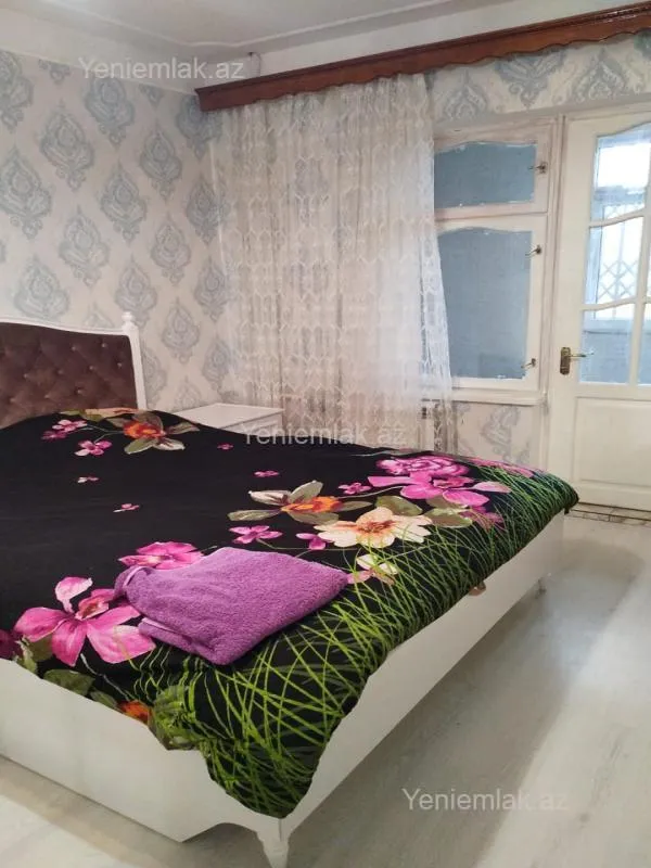 Satılır 3 otaqlı köhnə tikili 90 m²
