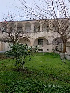 Satılır 8 otaqlı həyət evi 412 m²