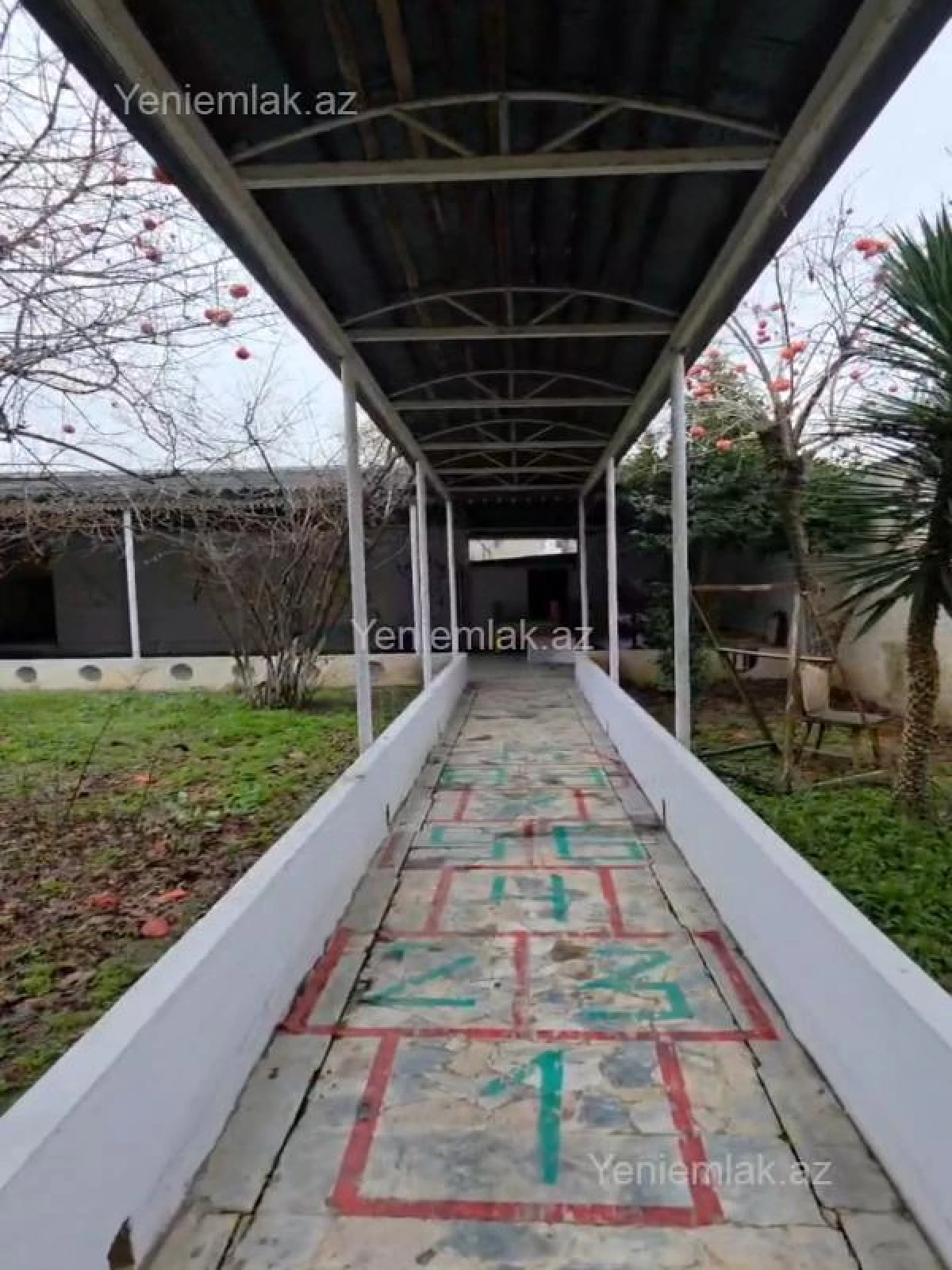 Satılır 8 otaqlı həyət evi 412 m²