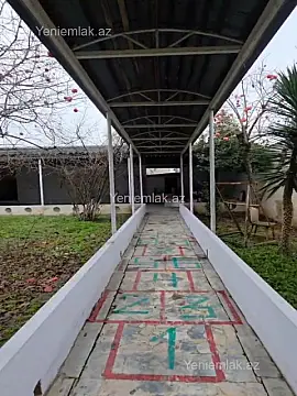 Satılır 8 otaqlı həyət evi 412 m²