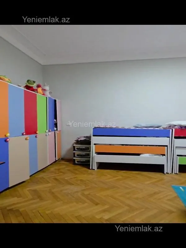 Satılır 8 otaqlı həyət evi 412 m²