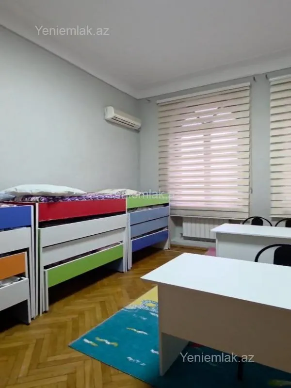 Satılır 8 otaqlı həyət evi 412 m²