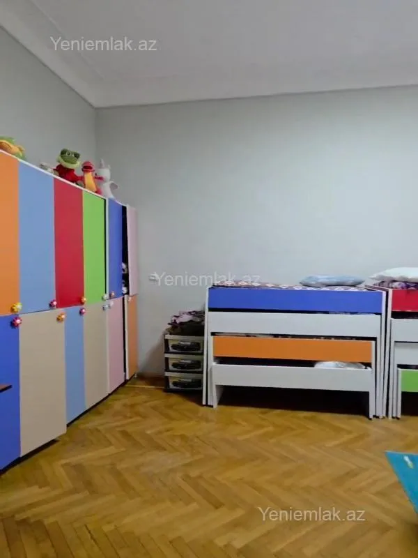 Satılır 8 otaqlı həyət evi 412 m²