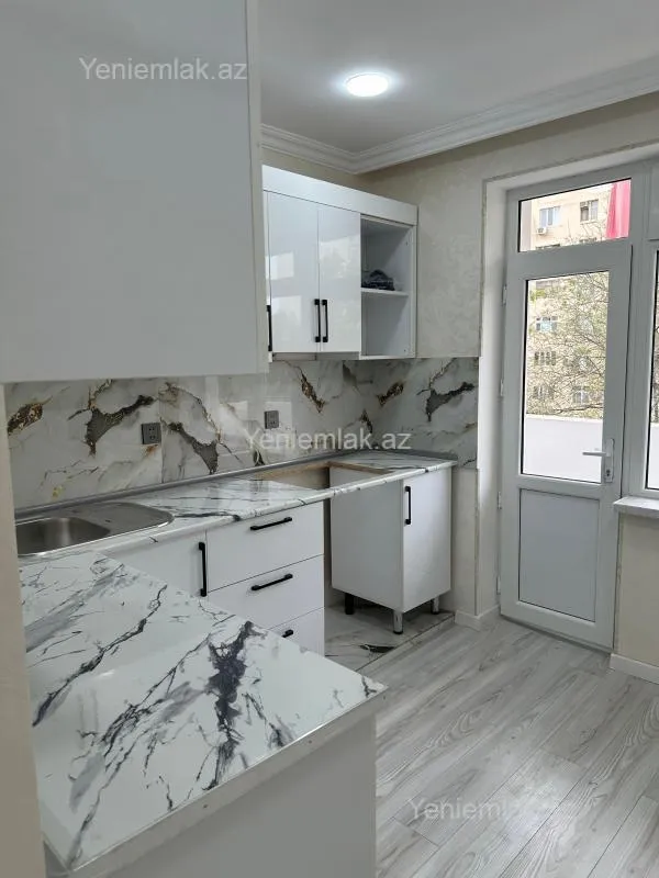 Satılır 3 otaqlı köhnə tikili 85 m²