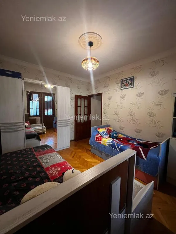 Satılır 5 otaqlı köhnə tikili 140 m²