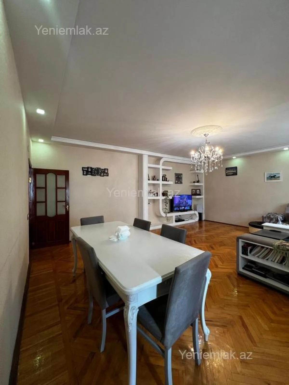 Satılır 5 otaqlı köhnə tikili 140 m²