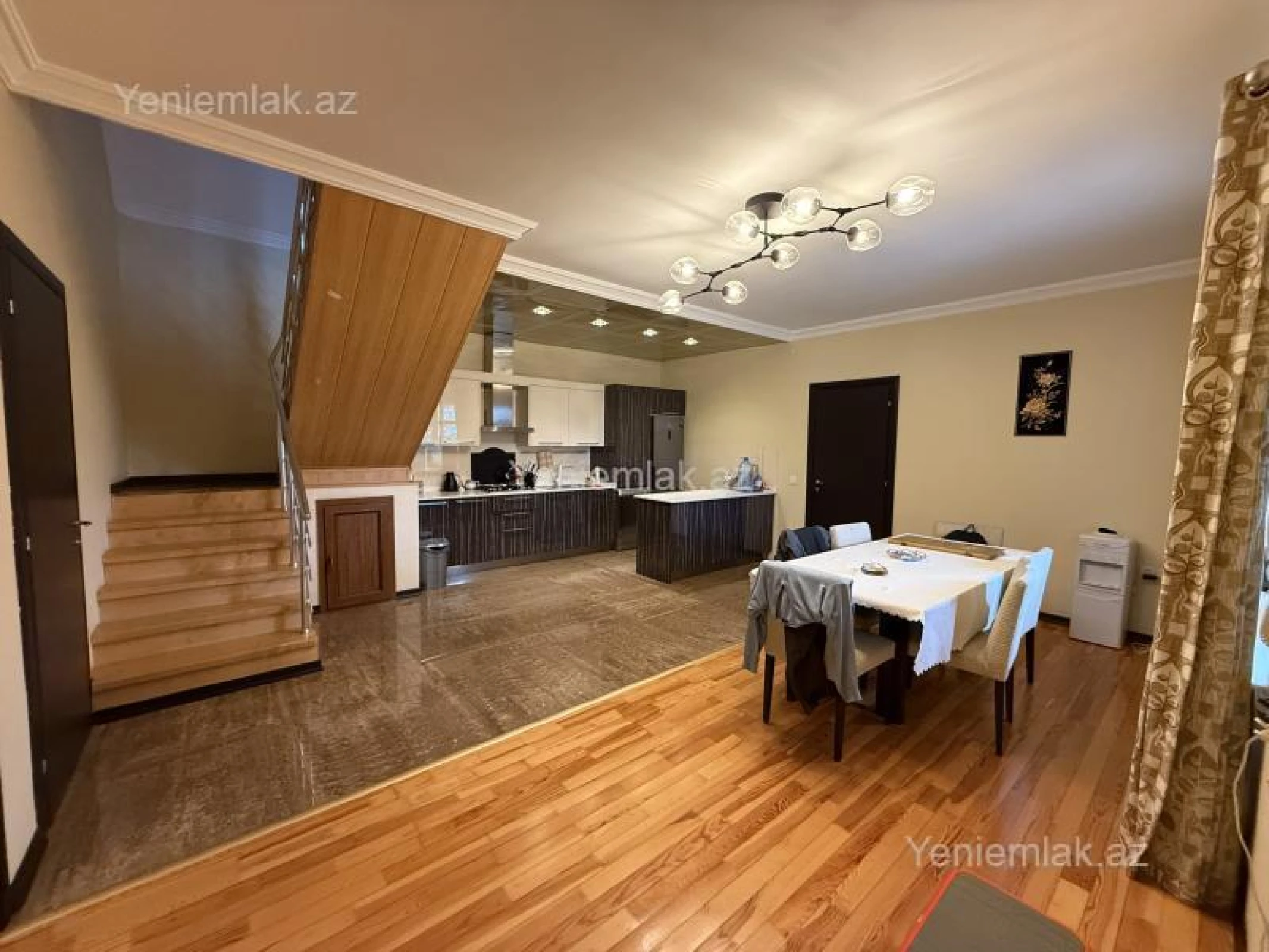 Satılır 4 otaqlı həyət evi 250 m²