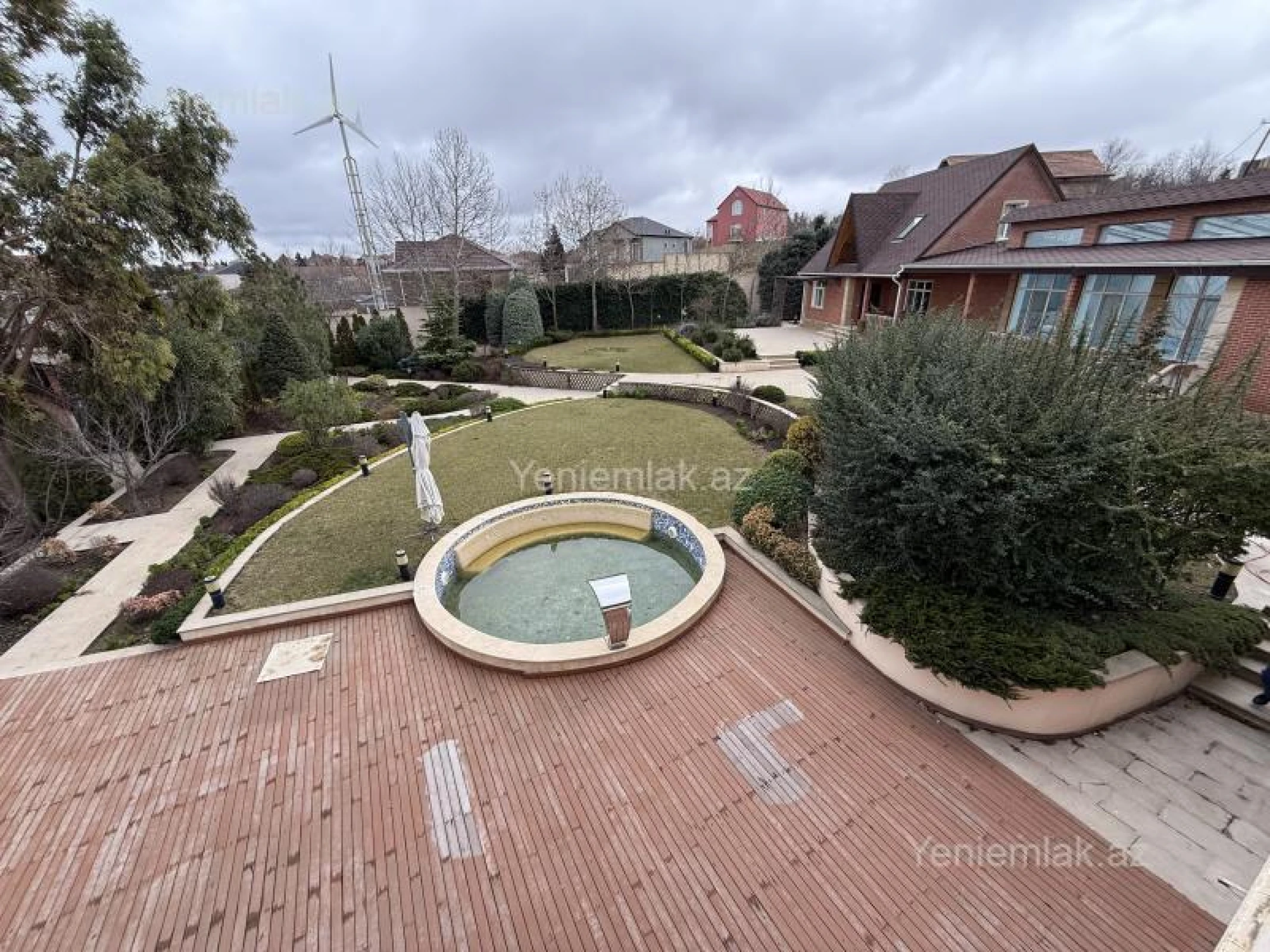 Satılır 4 otaqlı həyət evi 250 m²