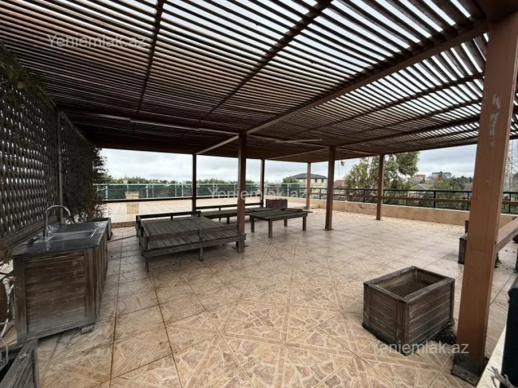 Satılır 4 otaqlı həyət evi 250 m²