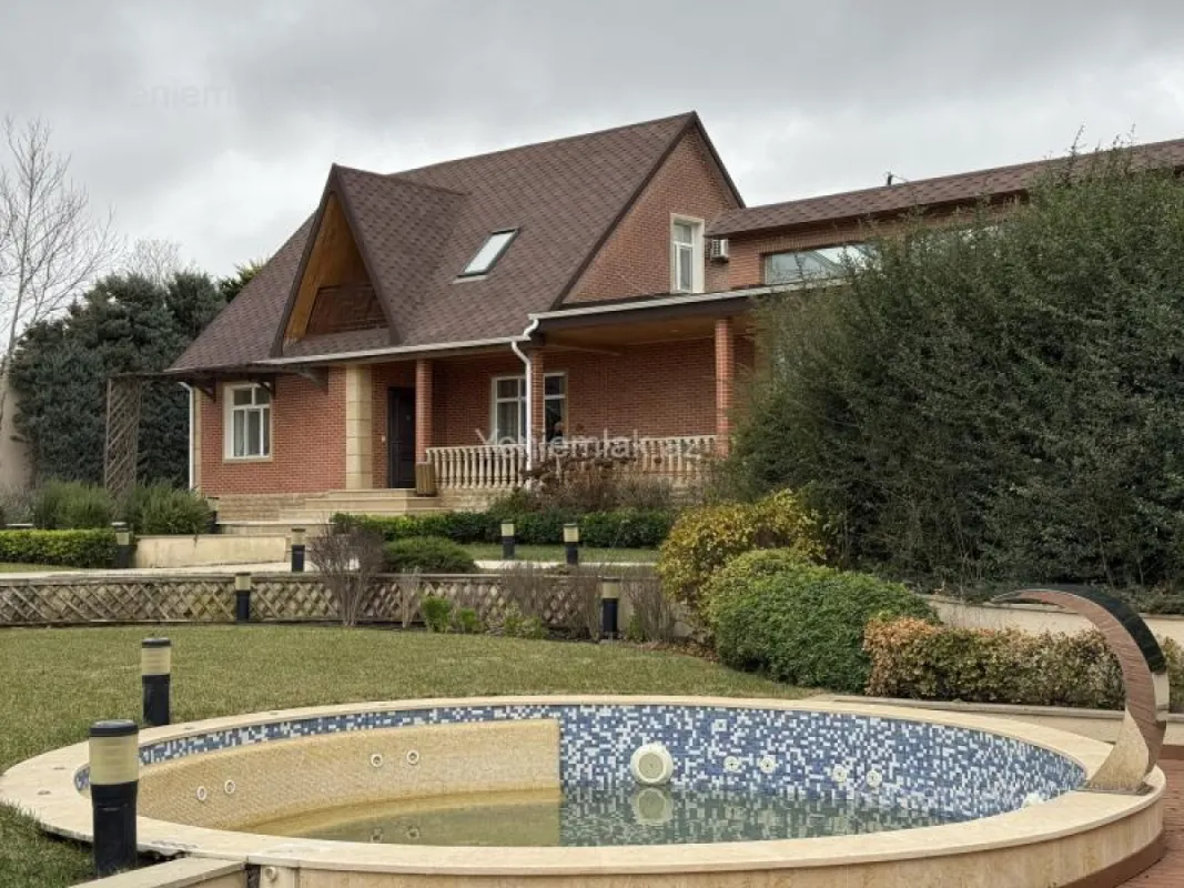 Satılır 4 otaqlı həyət evi 250 m²