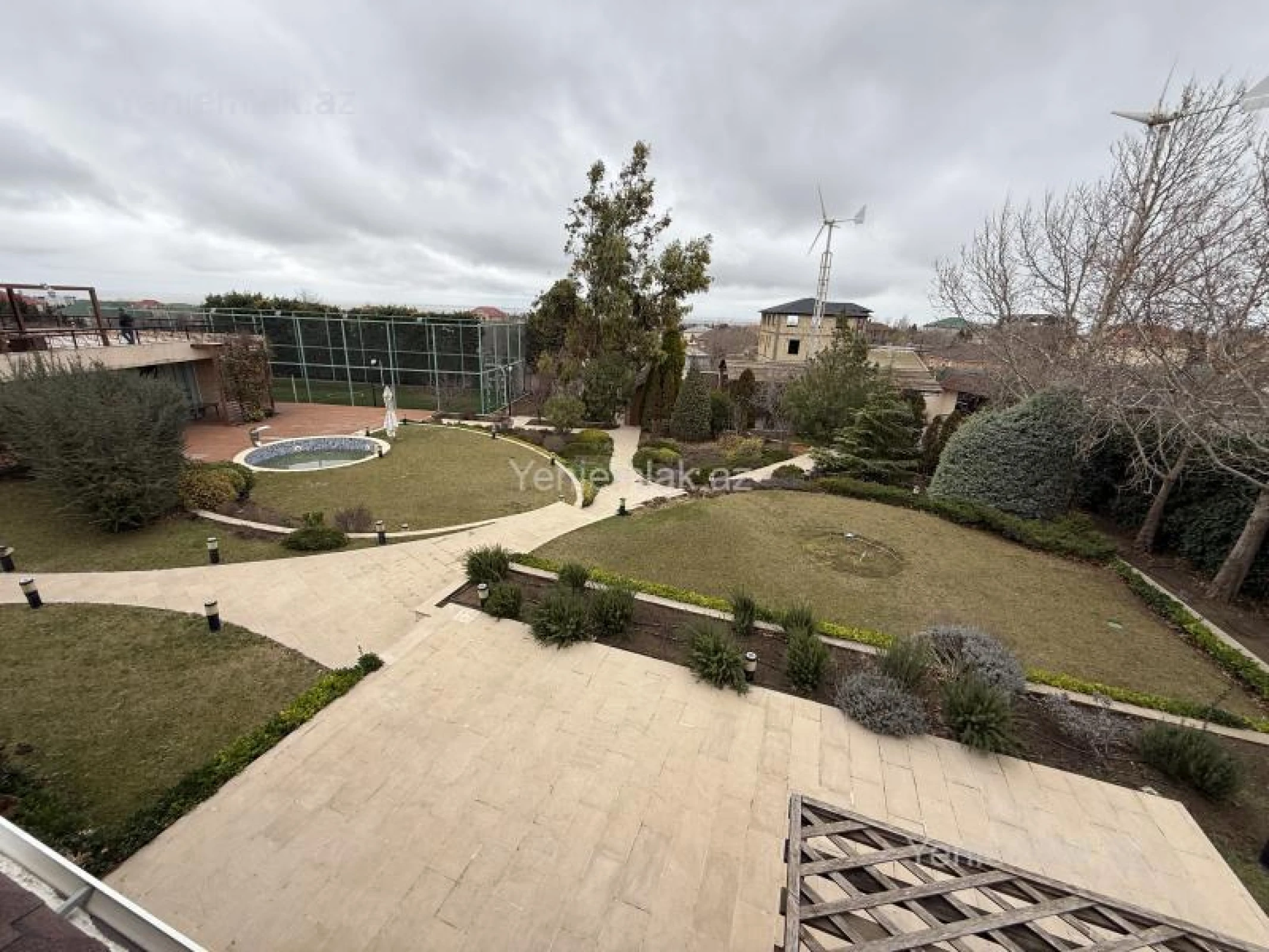 Satılır 4 otaqlı həyət evi 250 m²