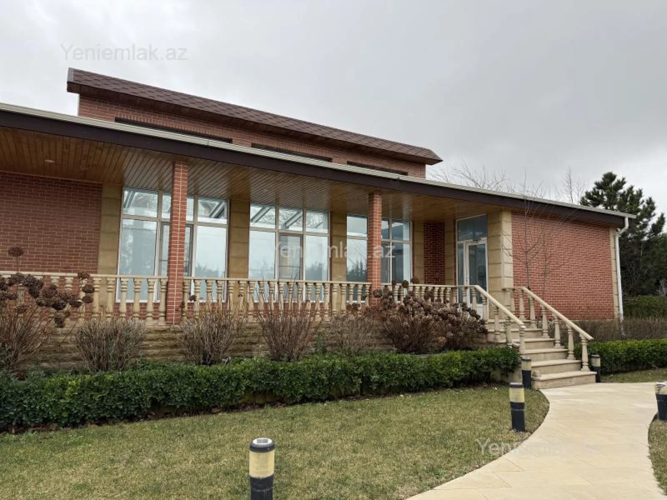 Satılır 4 otaqlı həyət evi 250 m²