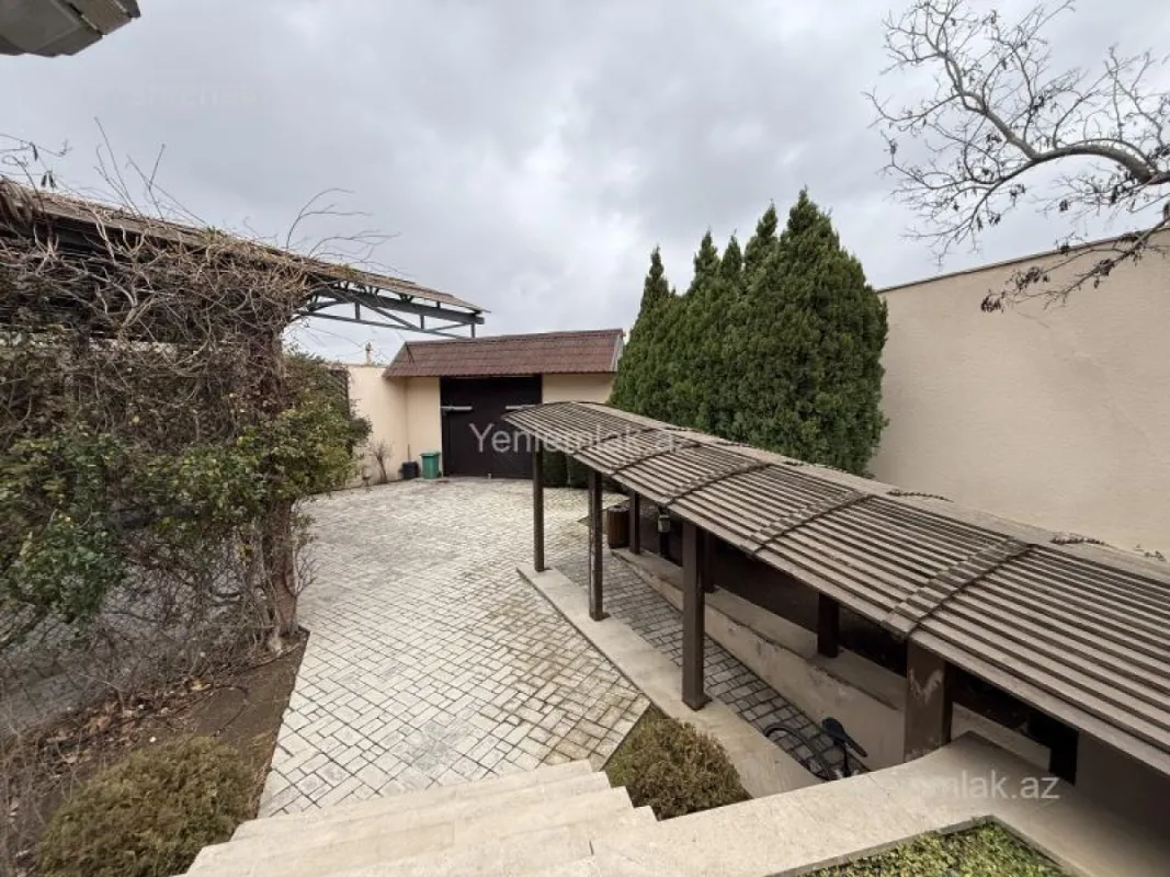 Satılır 4 otaqlı həyət evi 250 m²