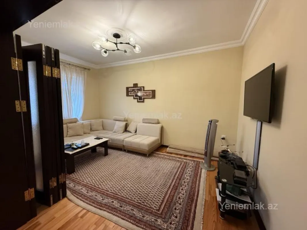 Satılır 4 otaqlı həyət evi 250 m²