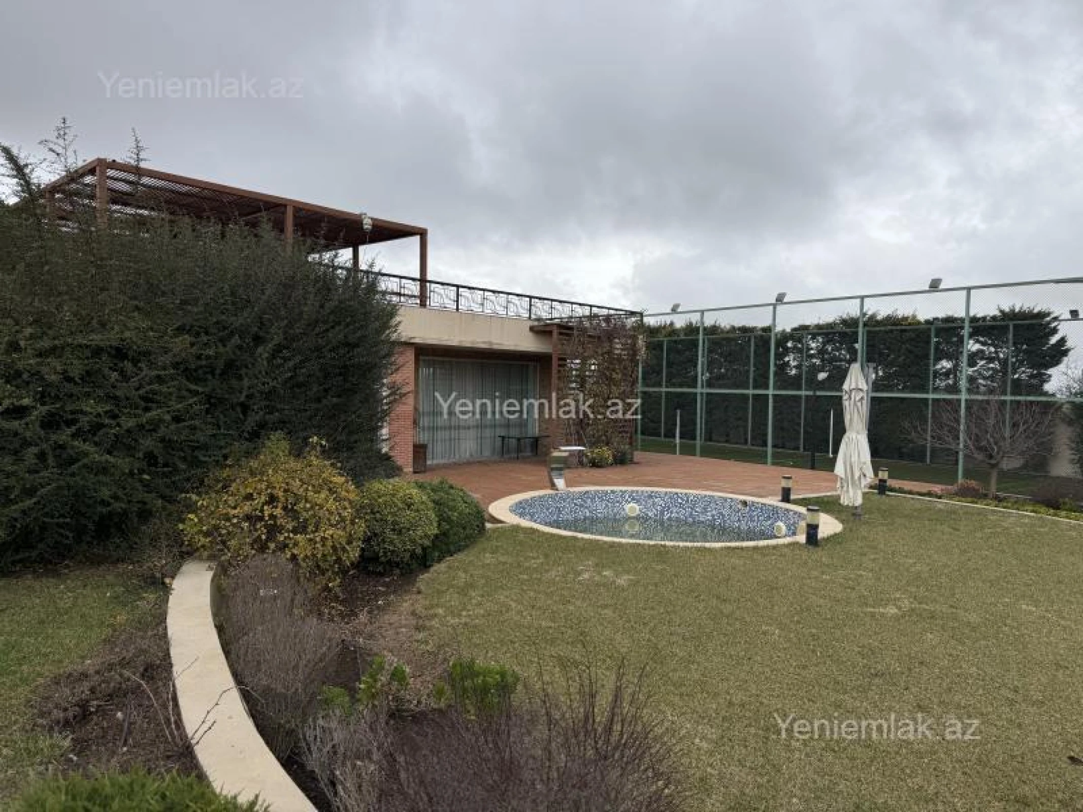 Satılır 4 otaqlı həyət evi 250 m²