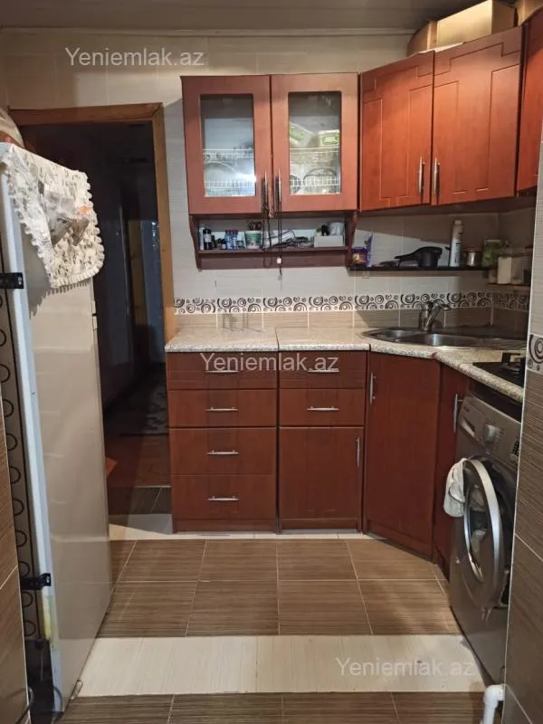 Satılır 3 otaqlı köhnə tikili 80 m²