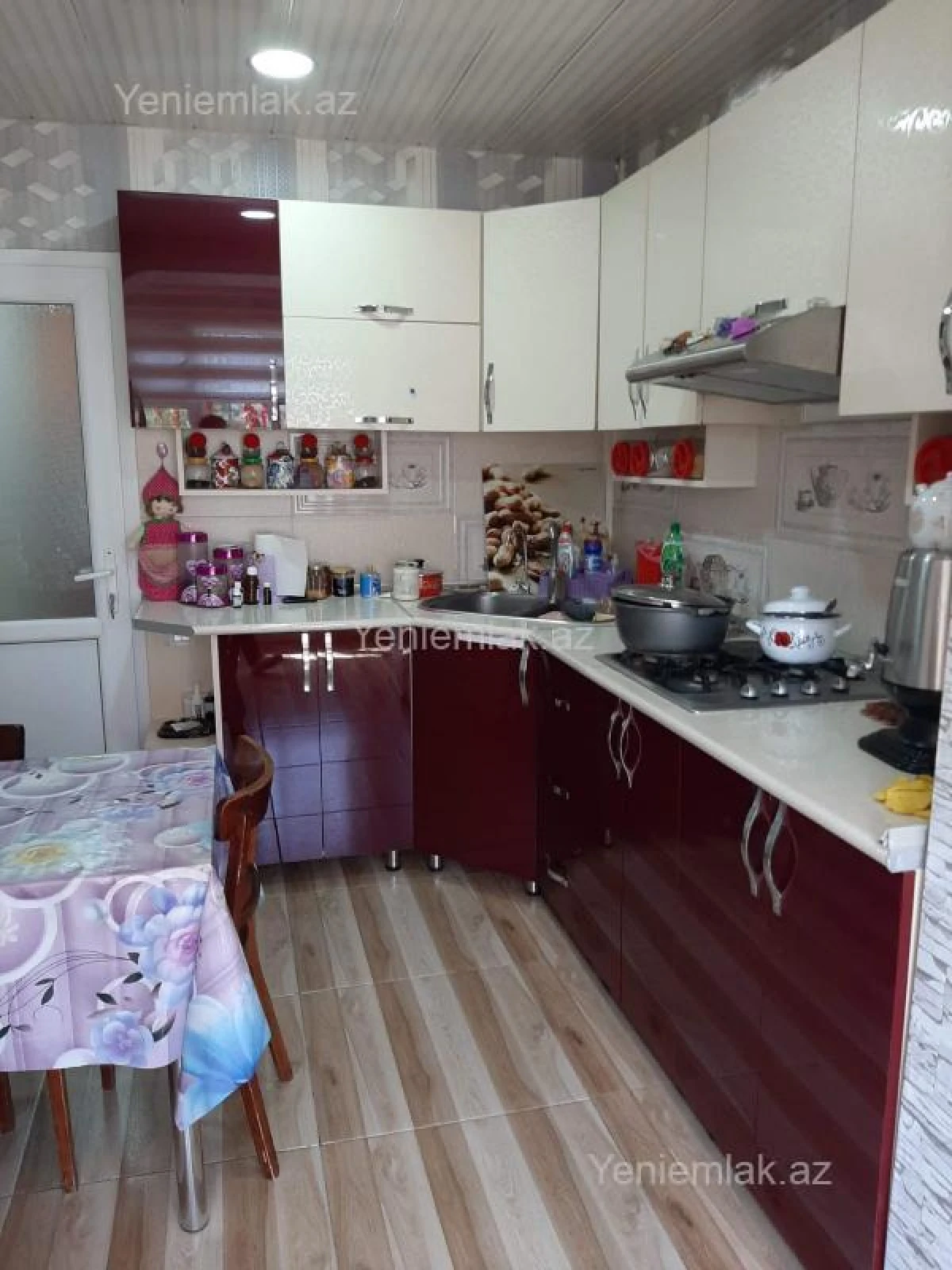 Satılır 3 otaqlı köhnə tikili 85 m²