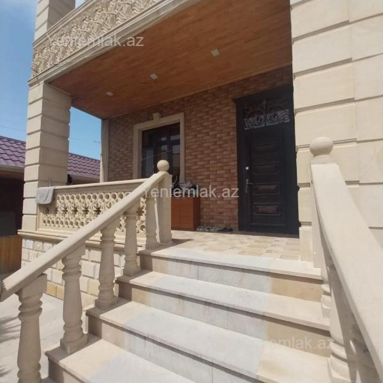 Satılır 6 otaqlı həyət evi 240 m²