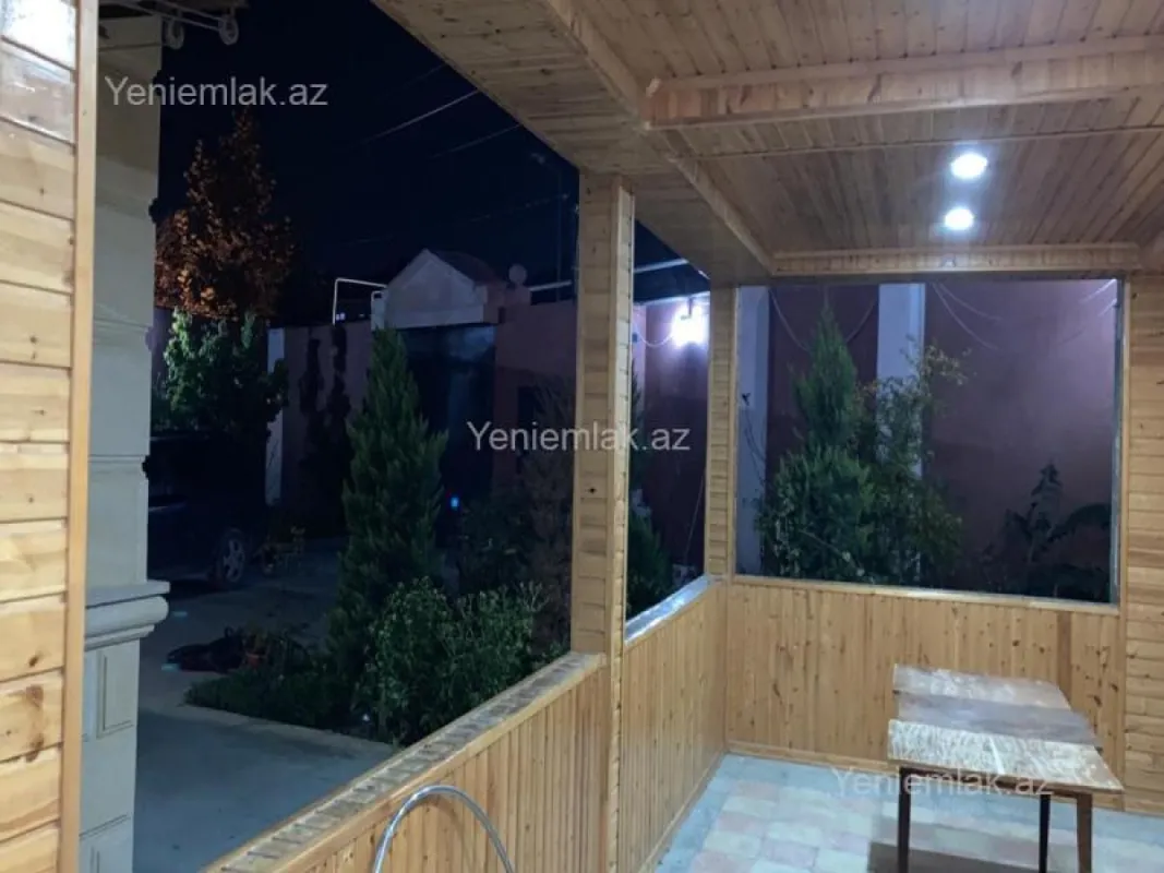 Satılır 6 otaqlı həyət evi 240 m²