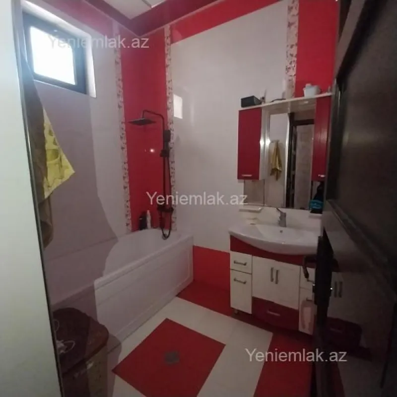 Satılır 6 otaqlı həyət evi 240 m²
