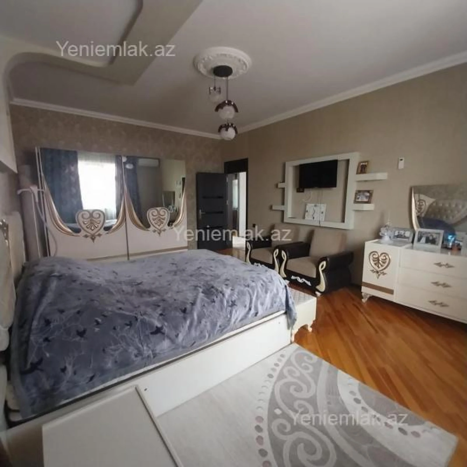 Satılır 6 otaqlı həyət evi 240 m²
