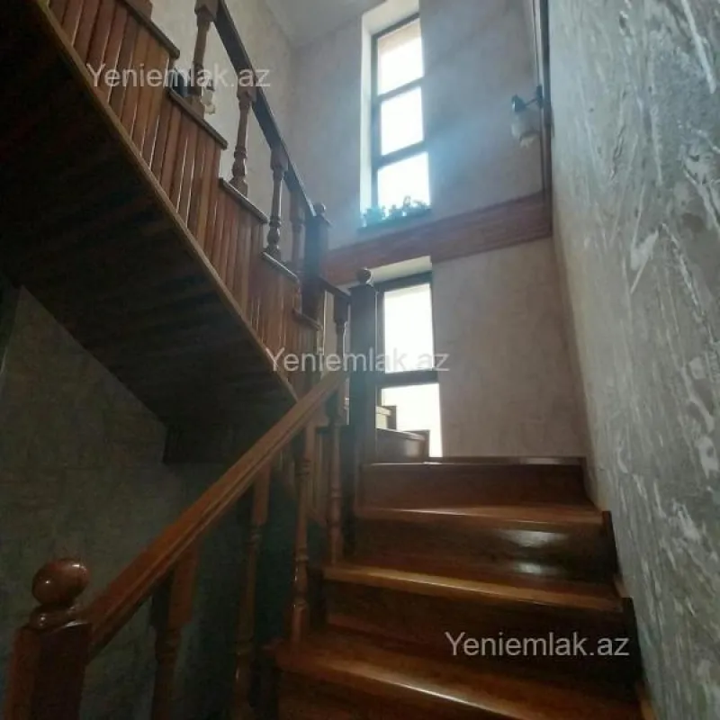 Satılır 6 otaqlı həyət evi 240 m²