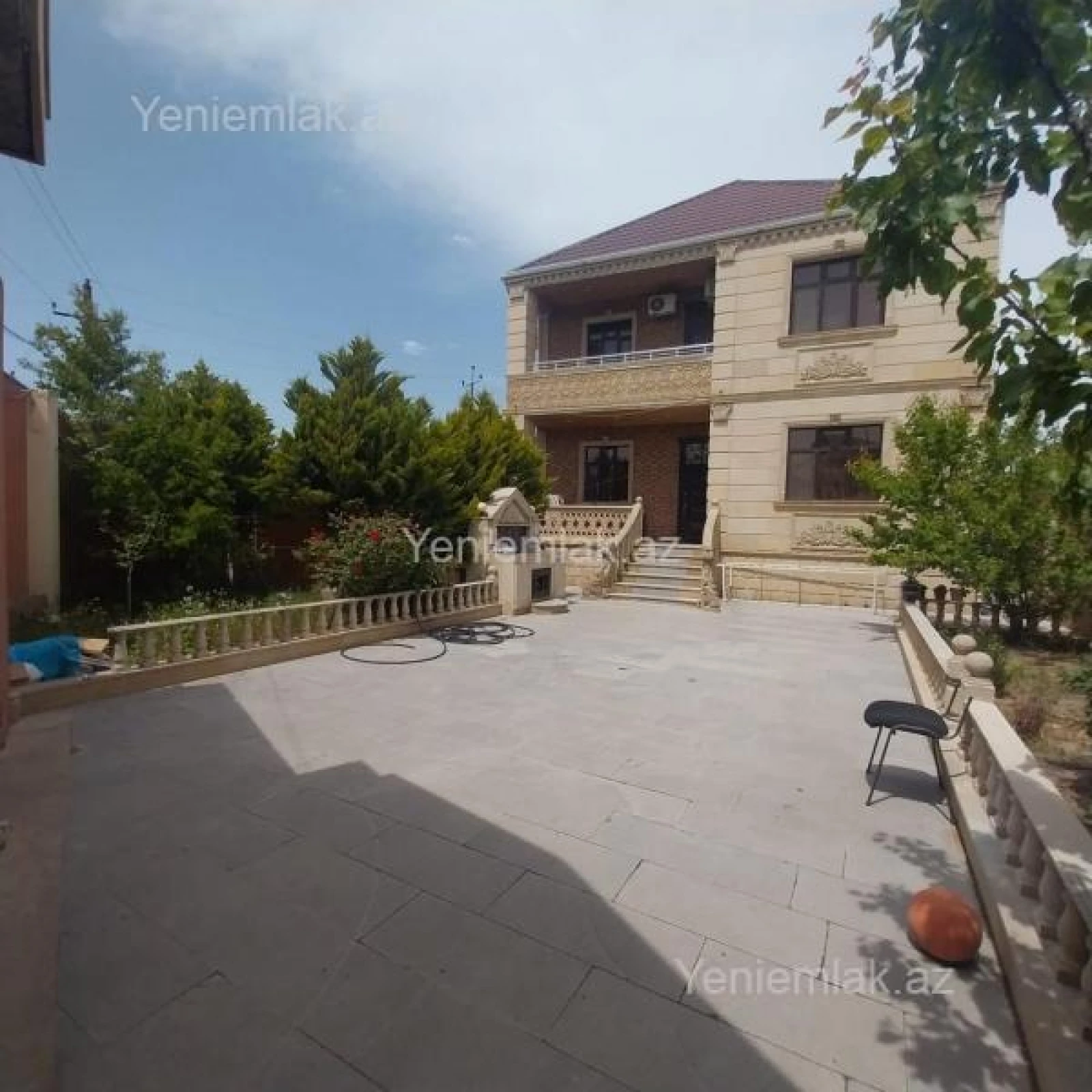 Satılır 6 otaqlı həyət evi 240 m²