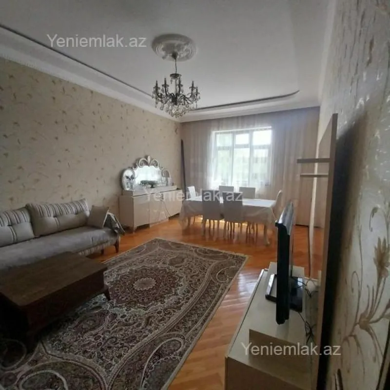 Satılır 6 otaqlı həyət evi 240 m²