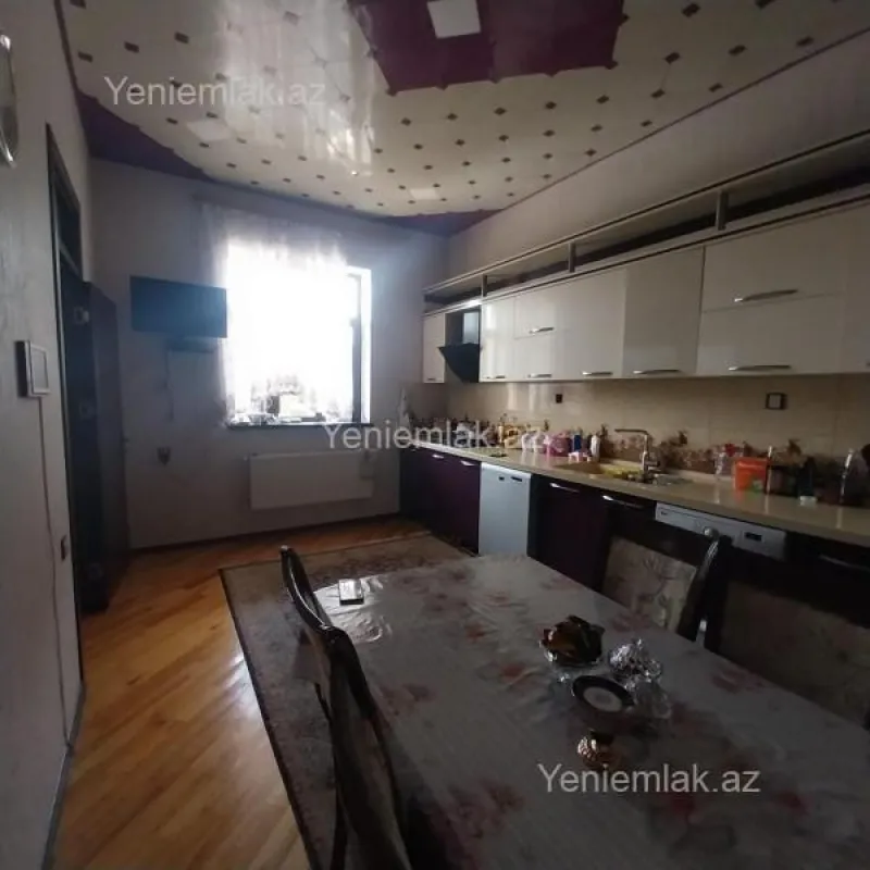 Satılır 6 otaqlı həyət evi 240 m²