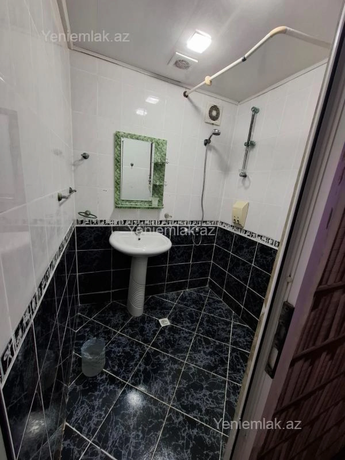Satılır 2 otaqlı köhnə tikili 55 m²