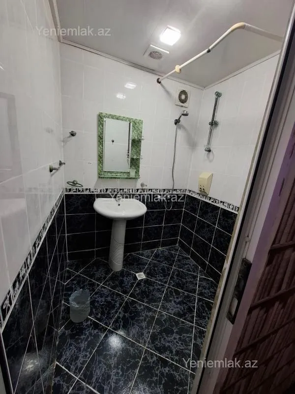 Satılır 2 otaqlı köhnə tikili 55 m²