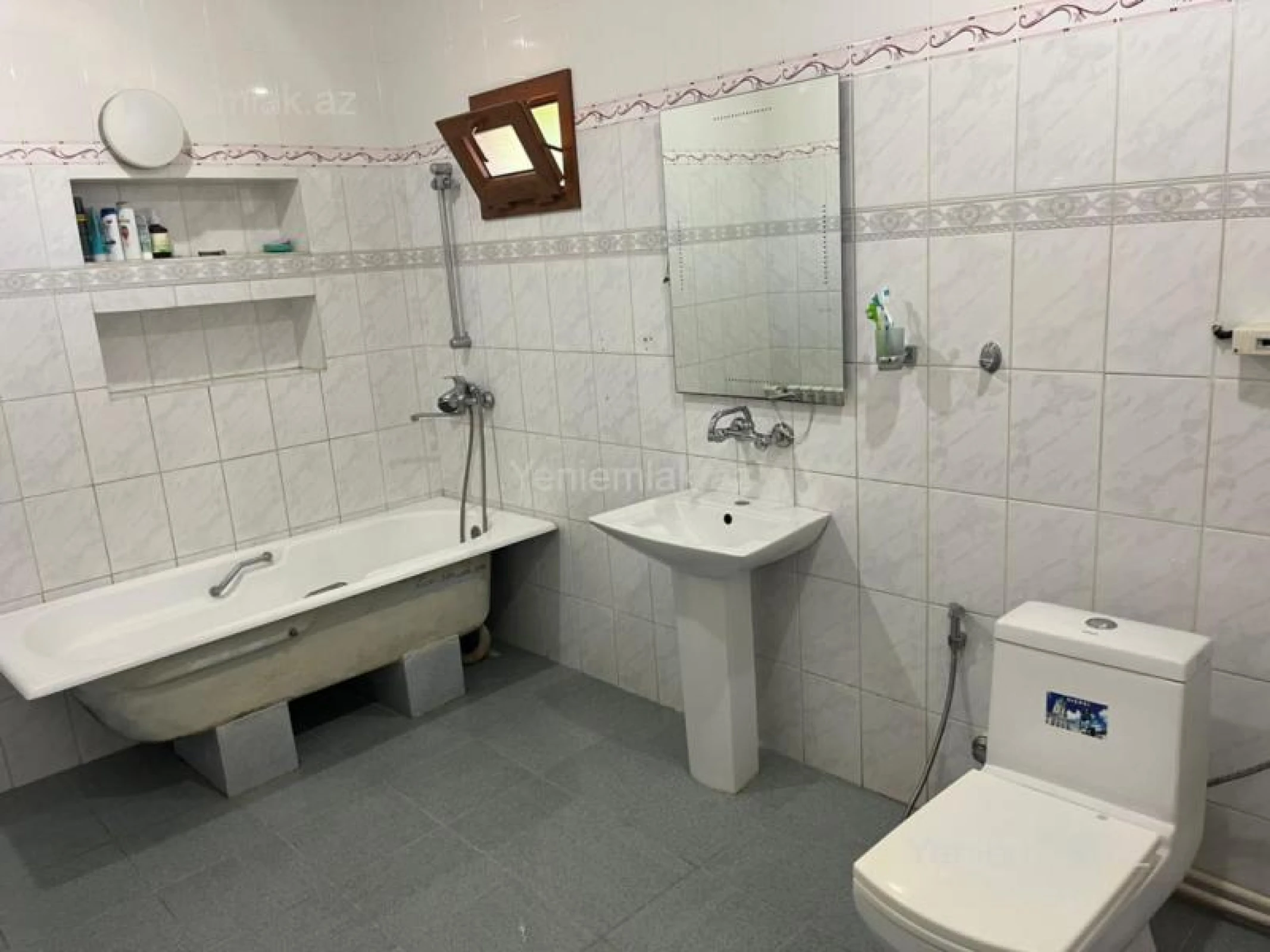 Satılır 5 otaqlı həyət evi 172 m²